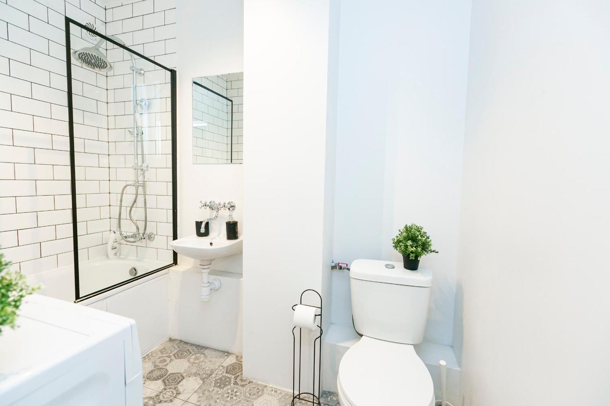 Nowogrodzka 78 - Apartament Dla 4 Osob - 200M Od Szpitala Klinicznego Na Lindleya - 1Km Do Dworca Centralnego - Wifi - Smart Tv 45 Cali Varsóvia Exterior foto